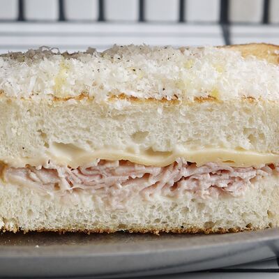 Сэндвич с окороком и сыром в Finch по цене 720 ₽