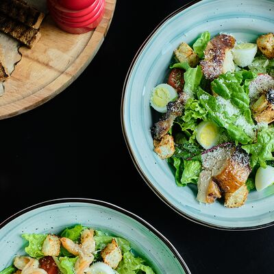 Салат Цезарь с неркойв Port Avenue по цене 1250 ₽