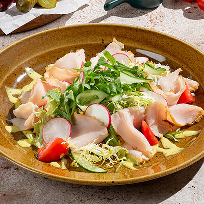 Салат с филе индейки в Колбасофф по цене 470