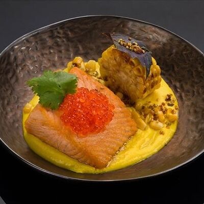 Лосось с кукурузным пюре в Bluefin по цене 3120 ₽