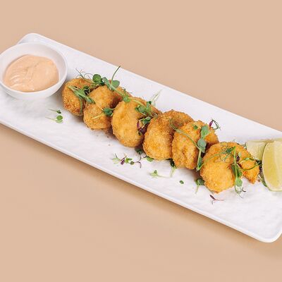 Креветки панко с соусом спайси и долькой лайма в Balcon Day & Night по цене 790 ₽