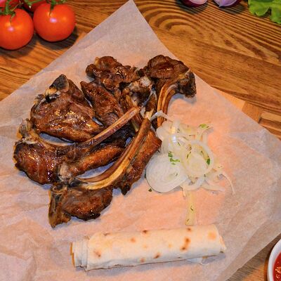 Шашлык из бараньей корейки в Папа Mangals по цене 1350 ₽