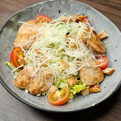 Салат Цезарь с креветками в I Want Coffee & Food по цене 770 ₽