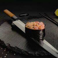 Гункан с тунцом в Ёжкин ролл