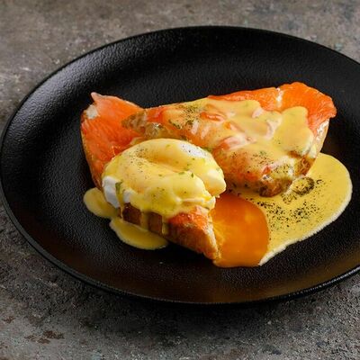 Сэндвич с лососем и яйцом пашот в Кукумбер по цене 490