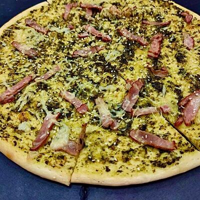 Фокачча с соусом песто в Casa Della Pizza по цене 300 ₽