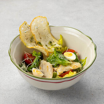 Цезарь с куриным филе в Peperoni по цене 810 ₽