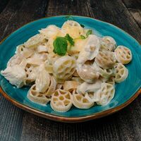 Макарошки с цыплёнком в Вкус кафе