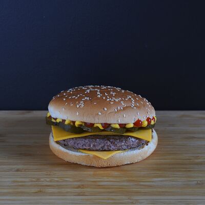 Чизбургер в Street Food Cafe по цене 580 ₽
