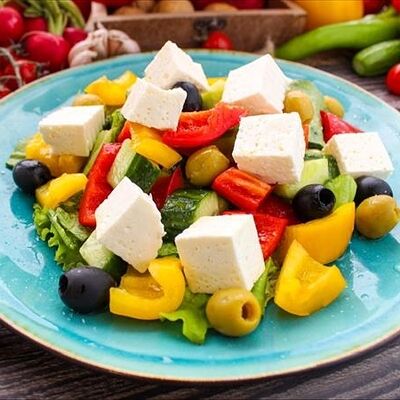 Греческий салат в Три хинкали&Шашлык по цене 460 ₽