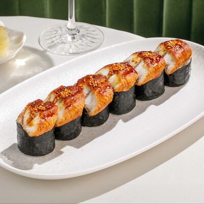 Ролл с угрём и авокадо в Cristal по цене 1400 ₽