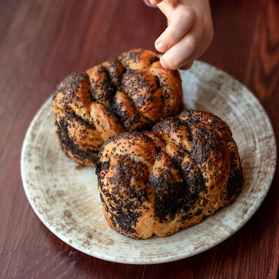 Булочка с маком в Пекарня Мишеля по цене 210 ₽