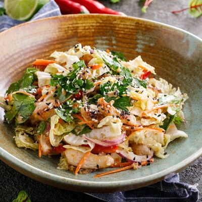 Салат по-азиатски с хрустящей курочкой в Баклажан в ТЦ 