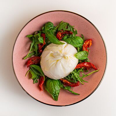 Буррата с вялеными томатами в Matteos по цене 990 ₽