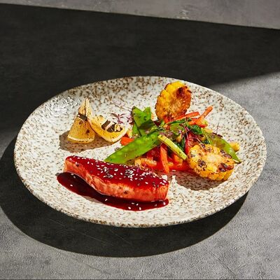 Лосось с овощным соте в глазури из брусничного демигласа в Гастробар DOM по цене 890