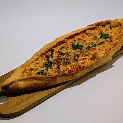 Пиде с курочкой и овощами в Джезва по цене 750 ₽