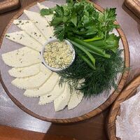 Сырная кавказская тарелка в Хинкальная Сациви