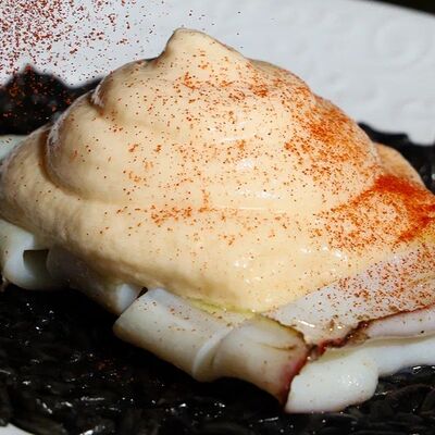 Орзо с кальмаром, чернилами каракатицы и мисо-муссом в Gino Cafe по цене 1100 ₽