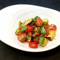 Салат с хрустящими баклажанами в Le Grill