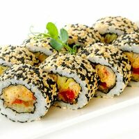 Ролл с томатами и соусом чили в Fusion Sushi