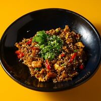 Жареный рис с морепродуктами и красным перцем в Supramen