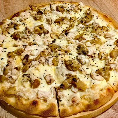 Римская пицца Курица-грибы в S & T Pizza Room по цене 989 ₽
