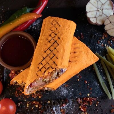 Новинка Шаверма Карри в ШАУРМА АЙША по цене 369 ₽