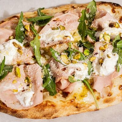 Мортаделла, фисташка, руккола в NUOVA PIZZA по цене 1029 ₽