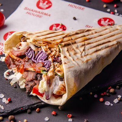 Шаварма с говядиной в пите в SHAWARMA HOUSE по цене 640 ₽