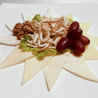 Ассорти из кавказских сыров в Сим Cити Home