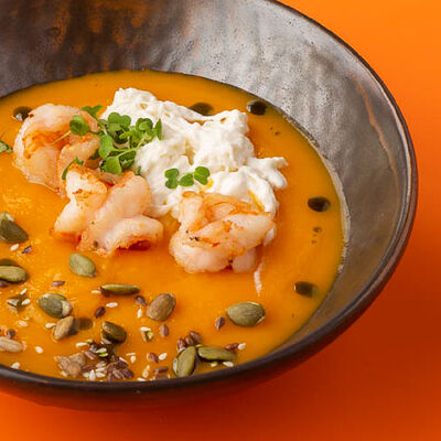 Тыквенный крем-суп с креветками и страчателлой в Сушилка по цене 590 ₽