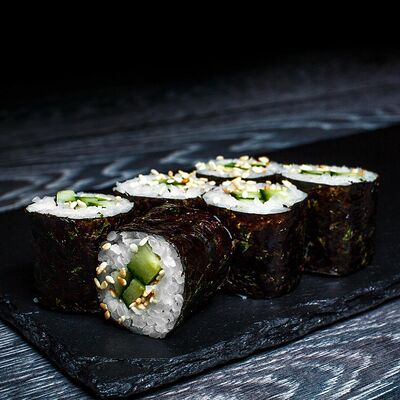 Mini-roll огурец в Sushi Shop Company по цене 119 ₽