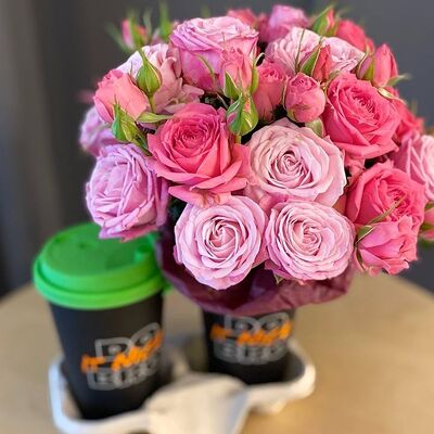 Комбо Капучино и композиция из цветов в Do.bro coffee по цене 2619 ₽