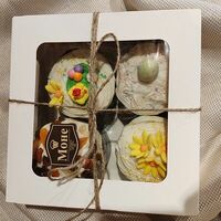 Набор маленьких куличей в Моне