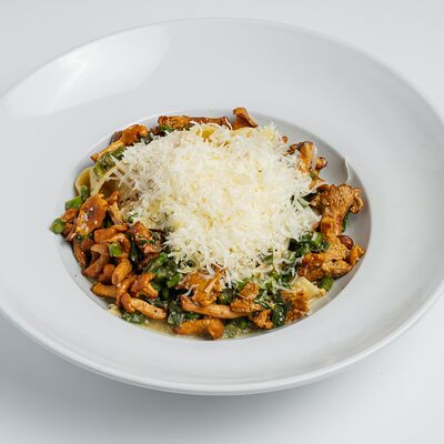 Фетучини, лисички, спаржа в Everland по цене 1390 ₽