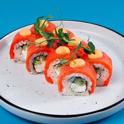 Филадельфия с копченым лососемв Дарк лава по цене 1060 ₽