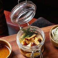 Белые маринованные грибы в Ресторан Мариус