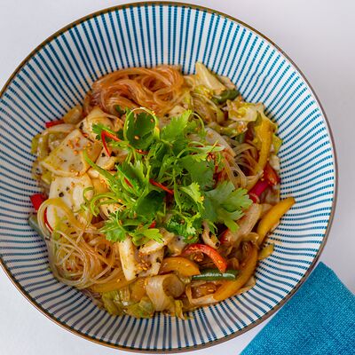 Стеклянная лапша, кальмары, пряный чили в Leto по цене 890 ₽