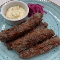 Сербские домашние колбаски в Кафе Сербской кухни Шеff