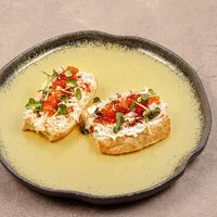 Брускетты с крабом и красной икрой в Иван да Марья