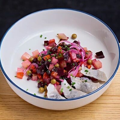 Винегрет с сельдьюв Wine Connection по цене 190 ₽