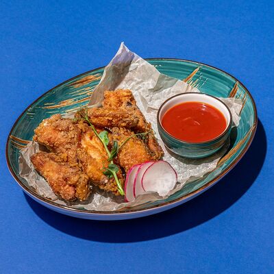 Баффало чикен с острым томатным соусом в Kiss по цене 320