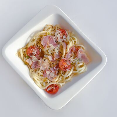 Удон с беконом и черри в Ava Restafe по цене 22 р.