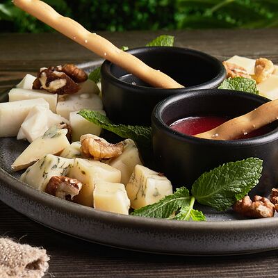 Сырное плато в Хочу и буду по цене 774 ₽