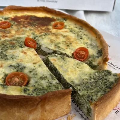 Пирог со шпинатом и сыром фета L в Твой Бранч по цене 46 р.