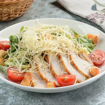 Цезарь с курицей в Кафе уют по цене 485 ₽