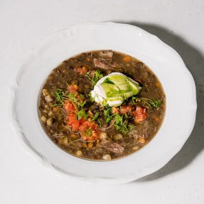 Чечевичный суп с говядиной в Эклерная по цене 470 ₽