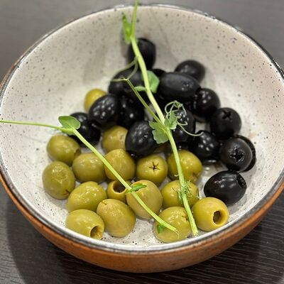 Ассорти маслины и оливки в Навруз по цене 310 ₽