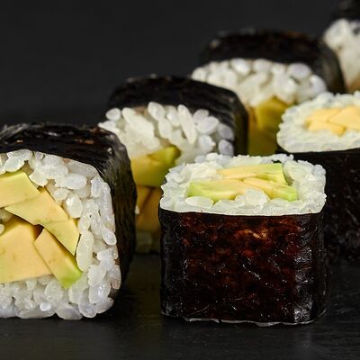 Маки с авокадо в Bao по цене 199 ₽