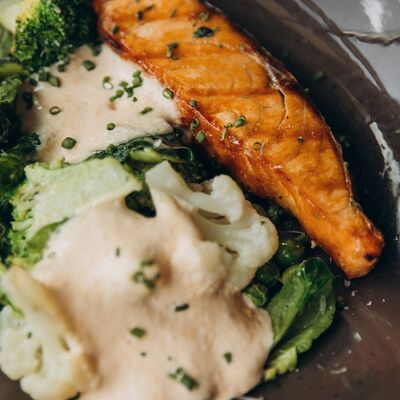 Лосось, зелёные овощи, мусс из пармезана в Sava по цене 1390 ₽